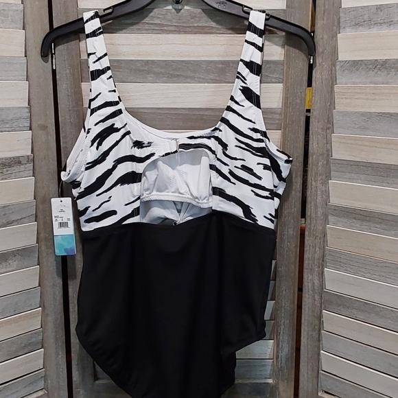 Slimming Control Tie-Front Cut Out One Piece Swimsuit | Beach Betty | Large - Picture 11 of 15